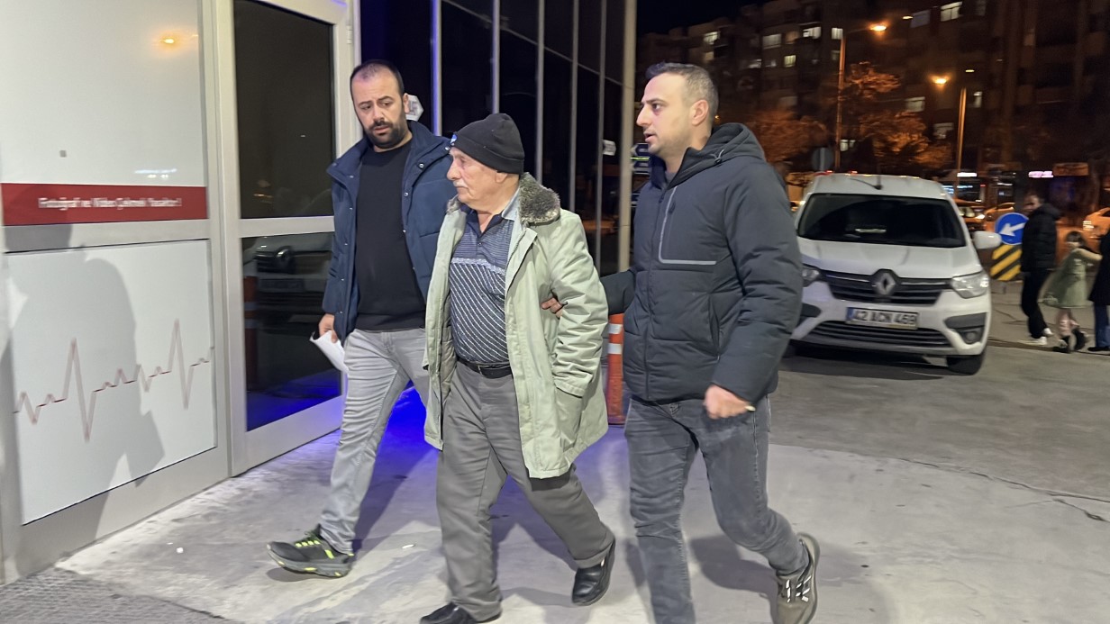 Annesini vuran üvey babasını darp etti