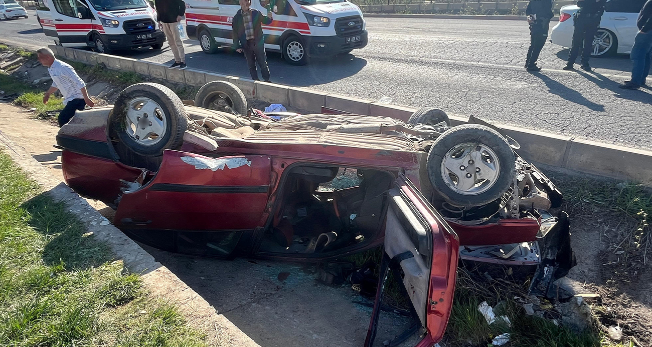 Kahramanmaraş’ta iki otomobil kafa kafaya çarpıştı: 1’i ağır 6 yaralı