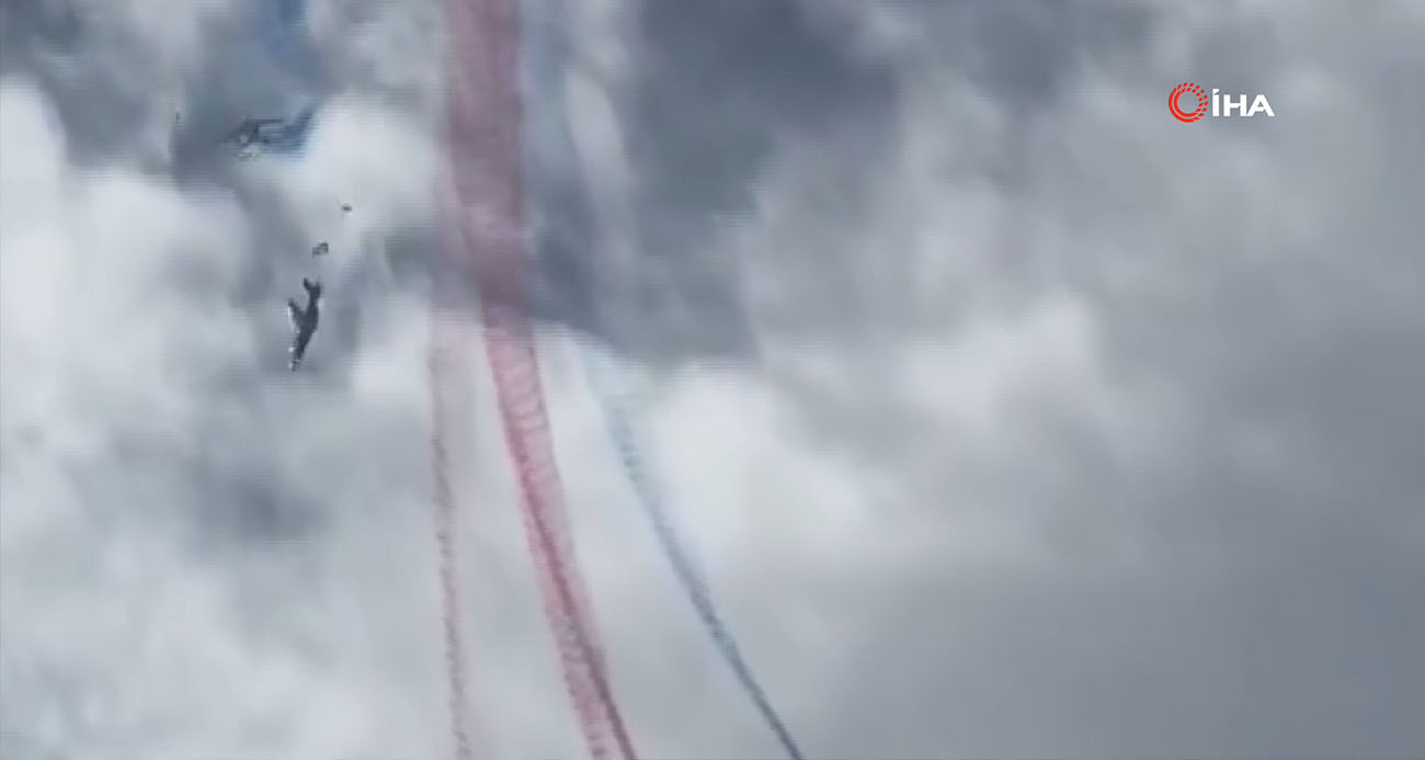 Fransa’da iki gösteri uçağı havada çarpıştı