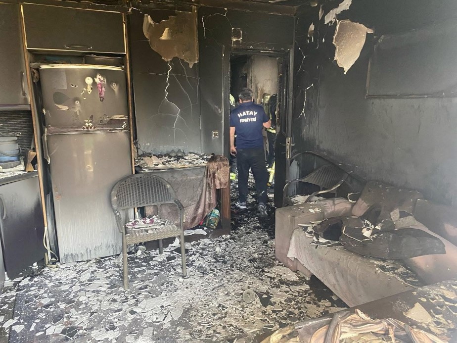 Hatay’da ev yangını: 2 yaralı