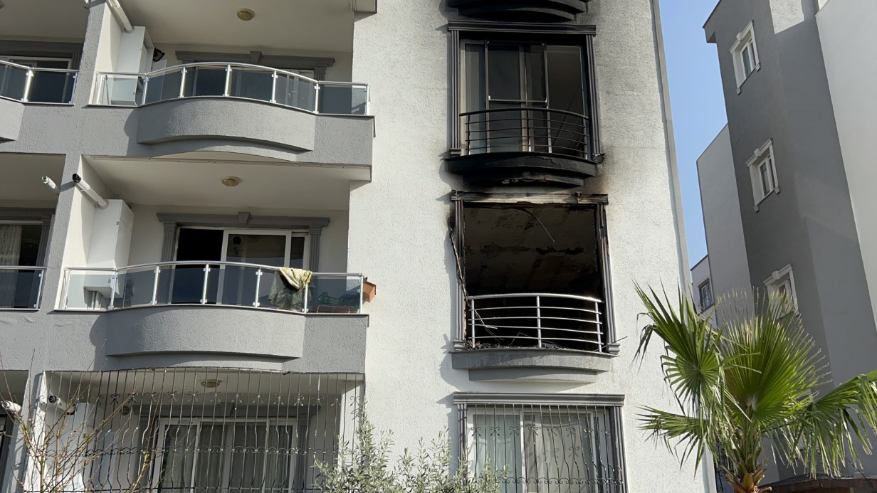 Hatay’da ev yangını: 2 yaralı