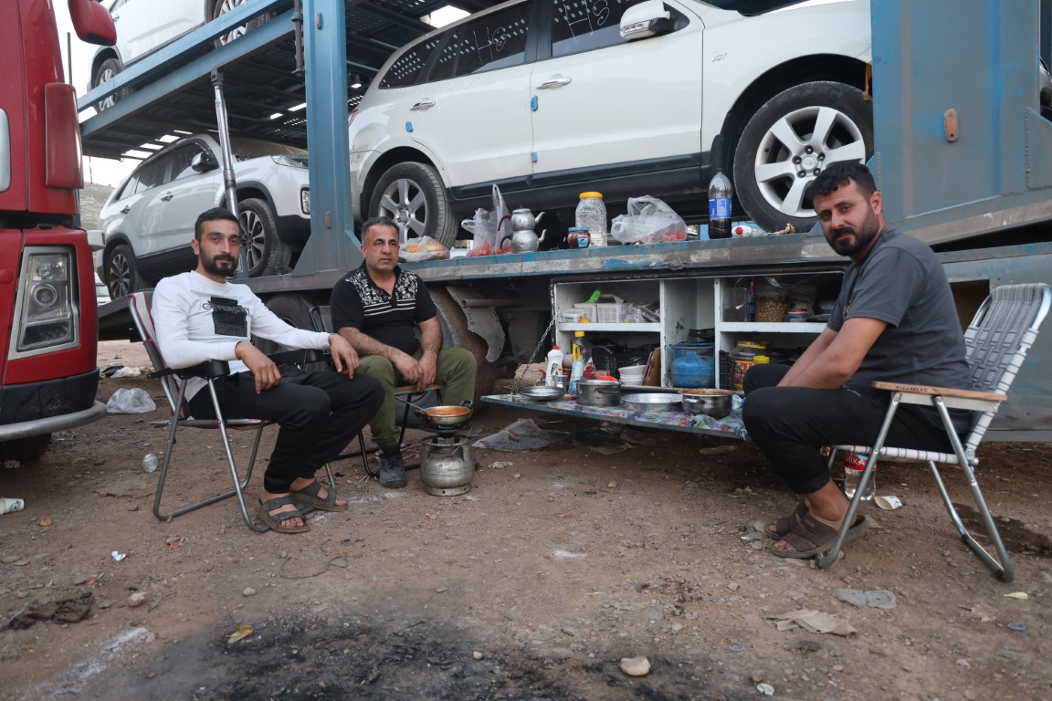 Tır şoförlerinin sandık başında iftar sofrası