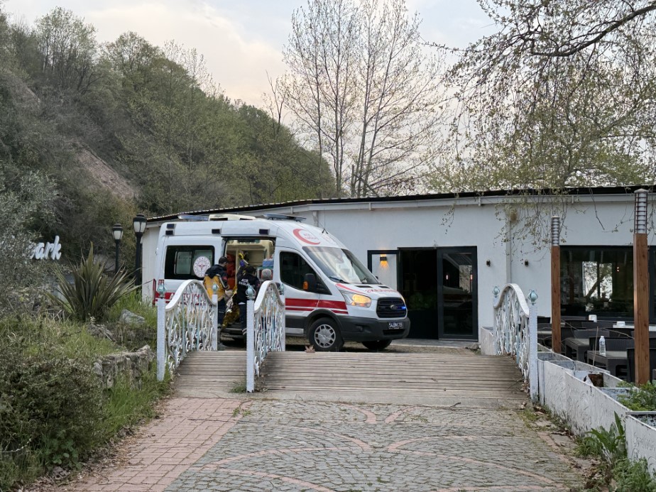 Şiddetli rüzgar kanoyu alabora etti: Göle düşen 5 kişi kurtarıldı, 2 kişi kayıp