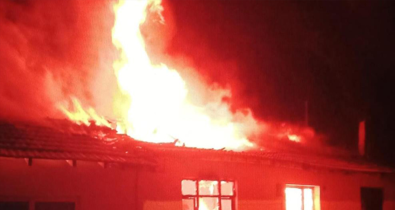 Edirne’de 2 müstakil ev alev alev yandı, dumanlar gökyüzünü kapladı