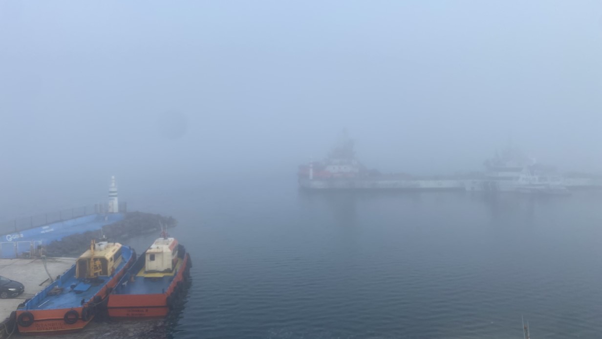 Çanakkale Boğazı sis nedeniyle transit gemi geçişlerine kapatıldı