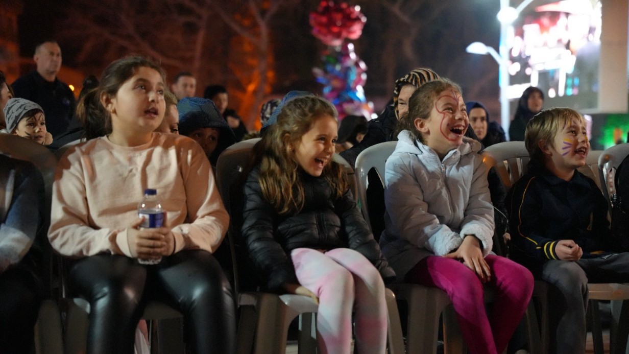 21 yıldır aşkla Karagöz Hacivat’ı yaşatıyor