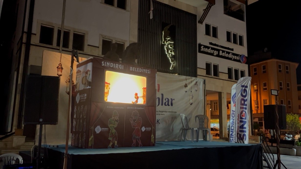 21 yıldır aşkla Karagöz Hacivat’ı yaşatıyor