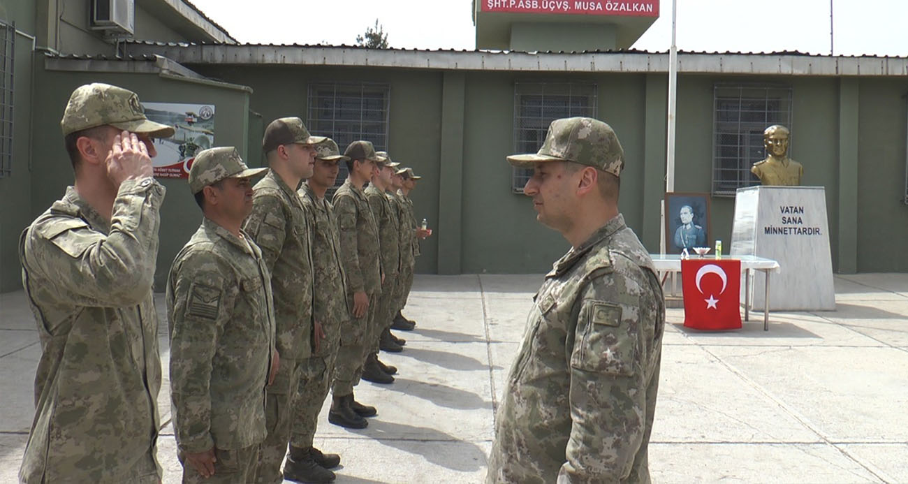 Mehmetçik, vatan savunmasını bayramda da sürdürüyor