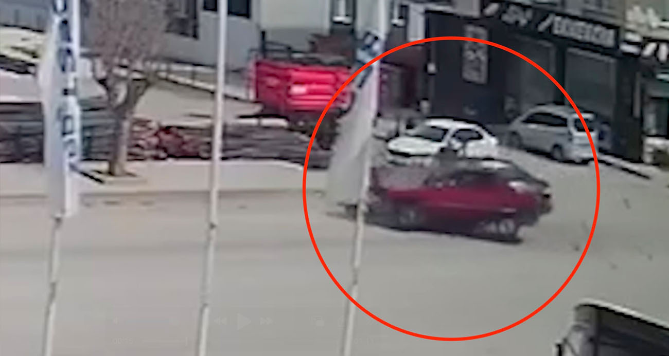 Çorum’da 2 otomobilin çarpıştığı feci kaza kamerada: 2 yaralı