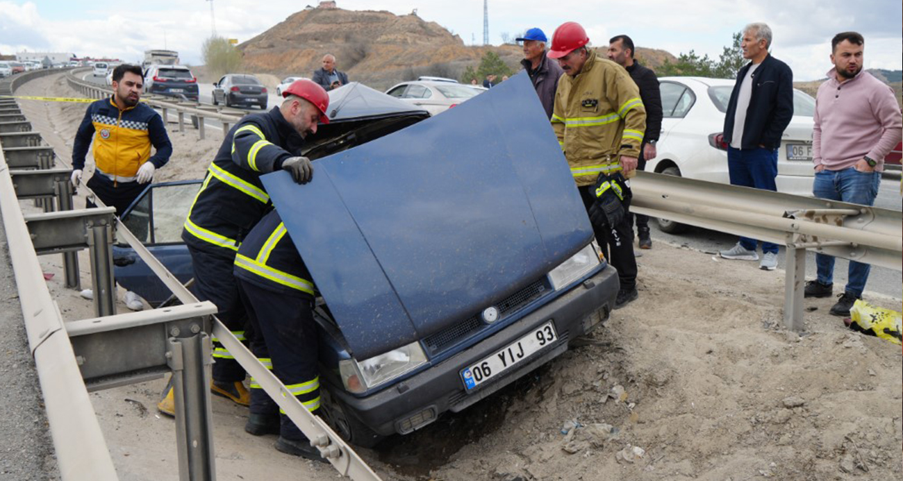 Çarpışan Fiat otomobiller hurdaya döndü: 1 ölü, 6 yaralı