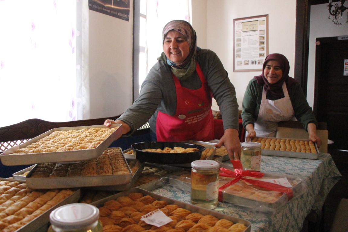 Küllerinden doğan tatlı: Bu baklavanın yapımında kül kullanılıyor