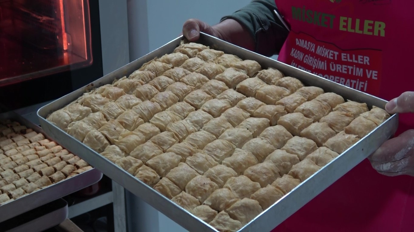 Küllerinden doğan tatlı: Bu baklavanın yapımında kül kullanılıyor