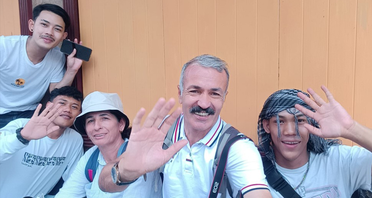 Şırnaklı çift, inekleri satarak 16 yılda 6 kıtada 40 ülke gezdi