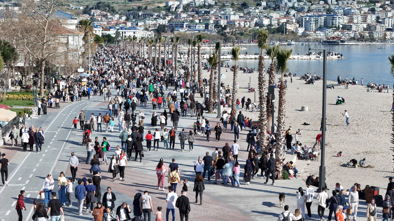 İstanbullular, Ramazan Bayramı’nda Büyükçekmece sahillerine akın etti