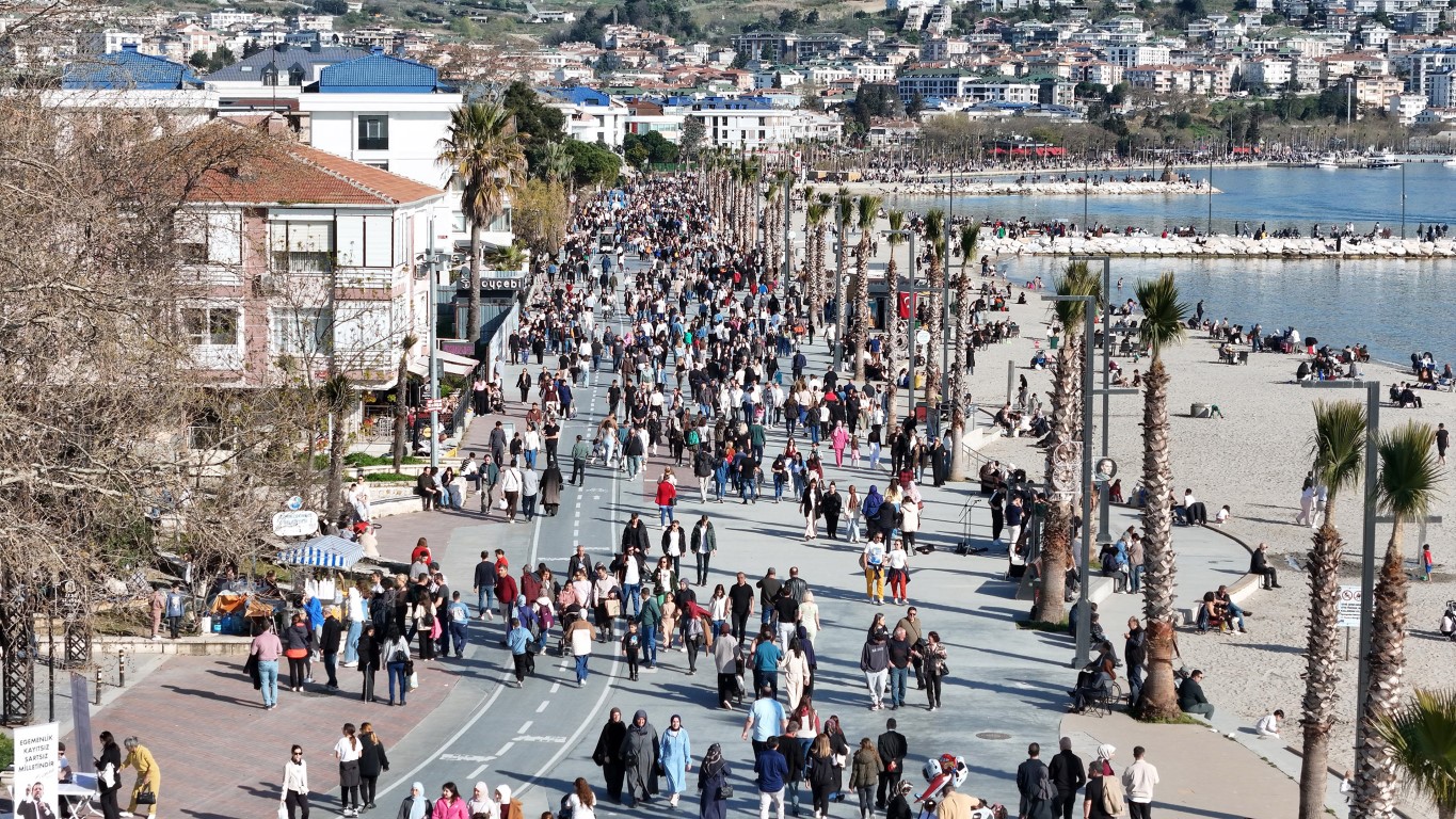 İstanbullular, Ramazan Bayramı’nda Büyükçekmece sahillerine akın etti