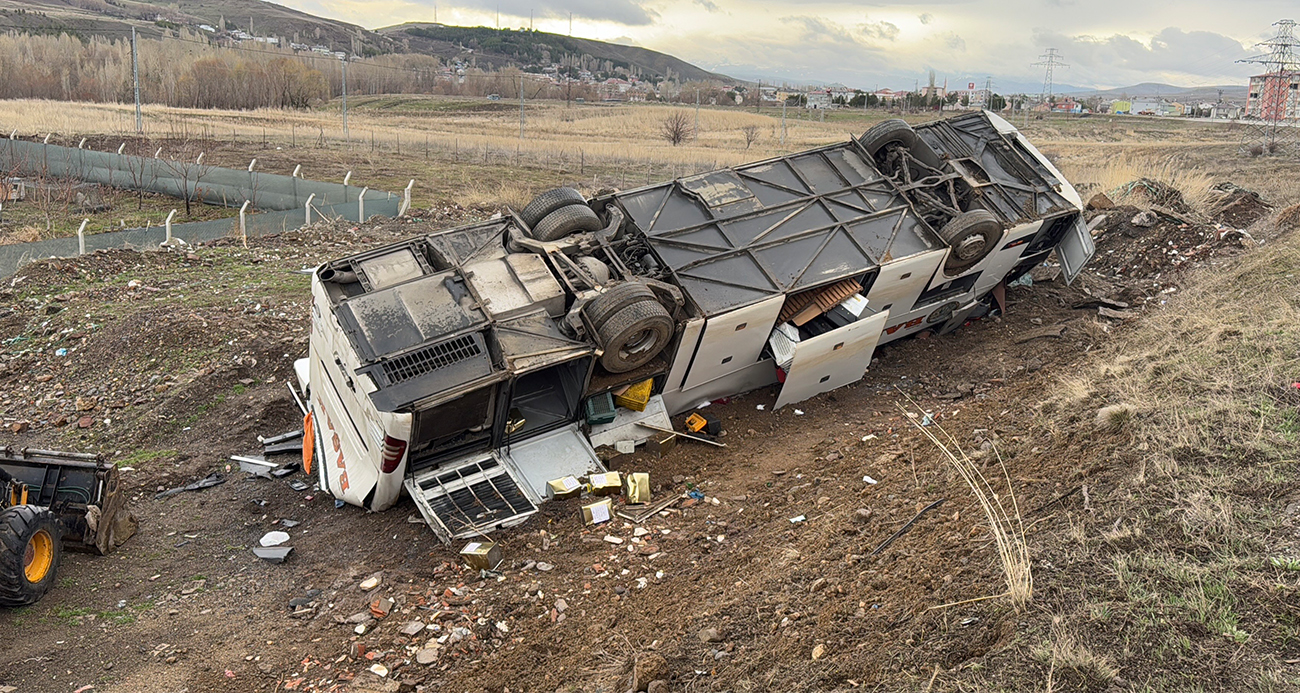 Yoldan çıkan otobüs tarlaya uçtu: 2 ölü, 25 yaralı
