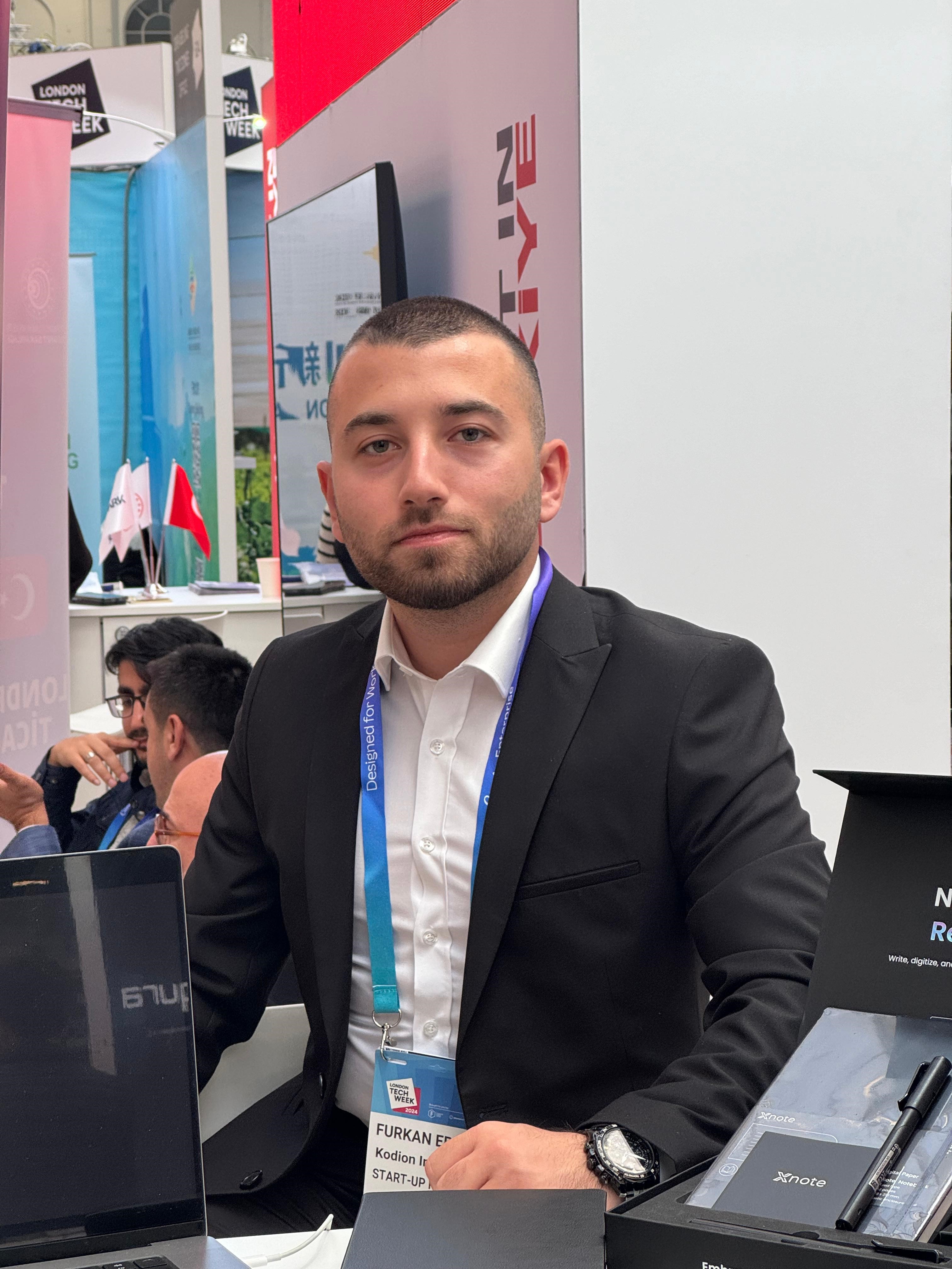 Türk girişimcilerin geliştirdiği yapay zekâ destekli akıllı defter, sosyal medyada viral oldu