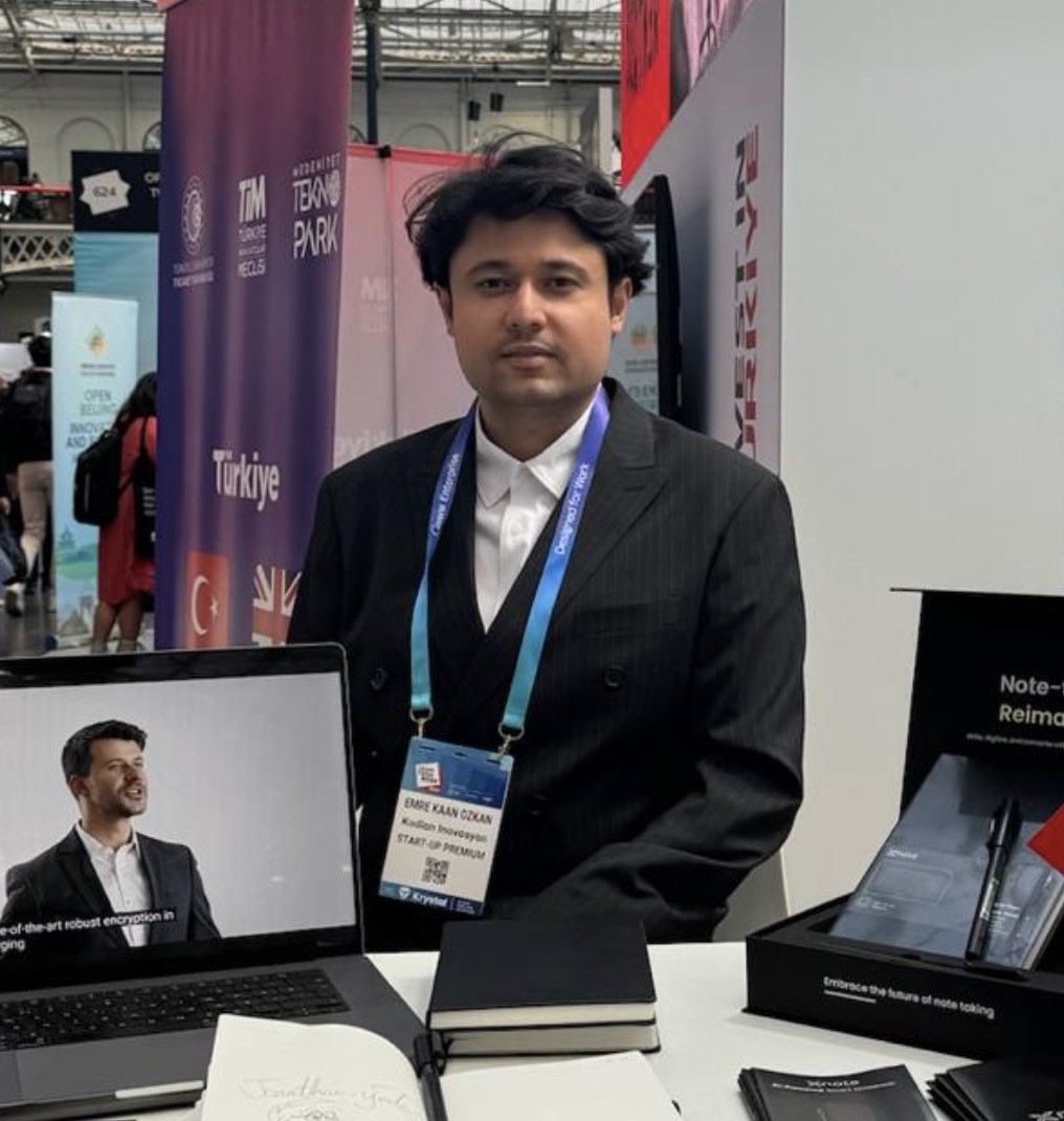 Türk girişimcilerin geliştirdiği yapay zekâ destekli akıllı defter, sosyal medyada viral oldu