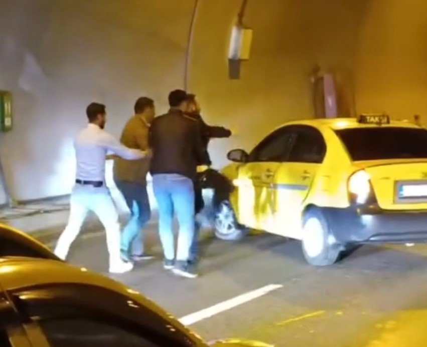 Van’dan sürücüler arasında ’yol verme’ kavgası: 2 yaralı