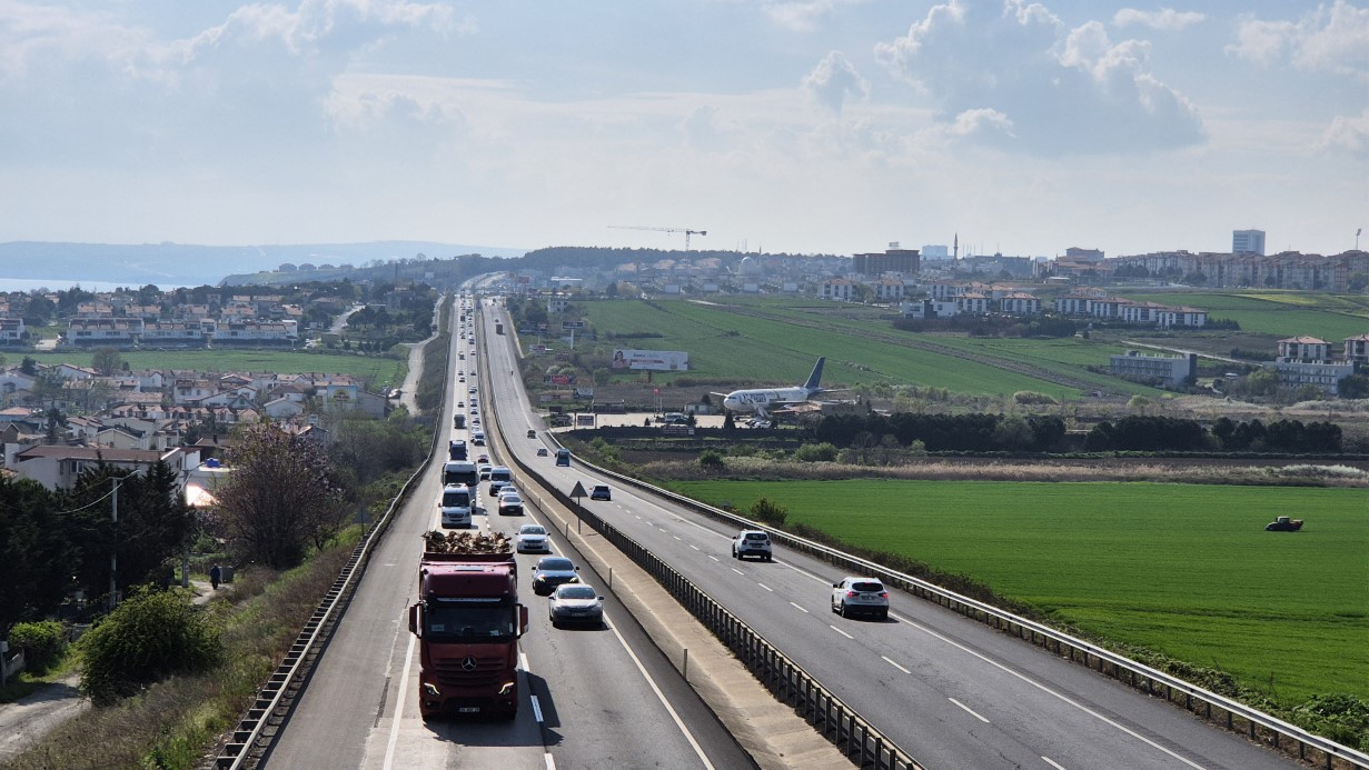 Tekirdağ-İstanbul yolunda tatil dönüşü yoğunluğu yaşanıyor