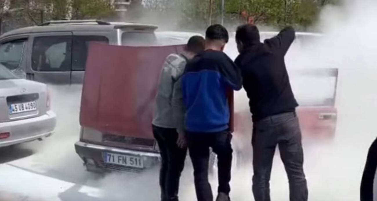 Diyarbakır’da Tofaş otomobil araç muayene istasyonunda alev aldı