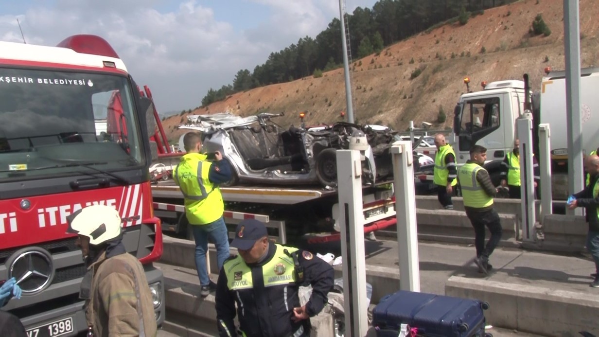 Kuzey Marmara Otoyolu’ndaki kazada hayatını kaybedenlerin cenazeleri morga kaldırıldı