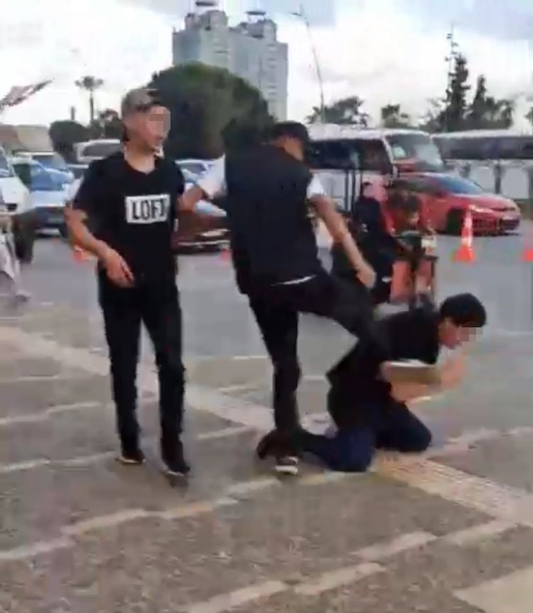 17 yaşındaki genci gasbedemeyince böyle dövdüler: 4 şüpheli yakalandı