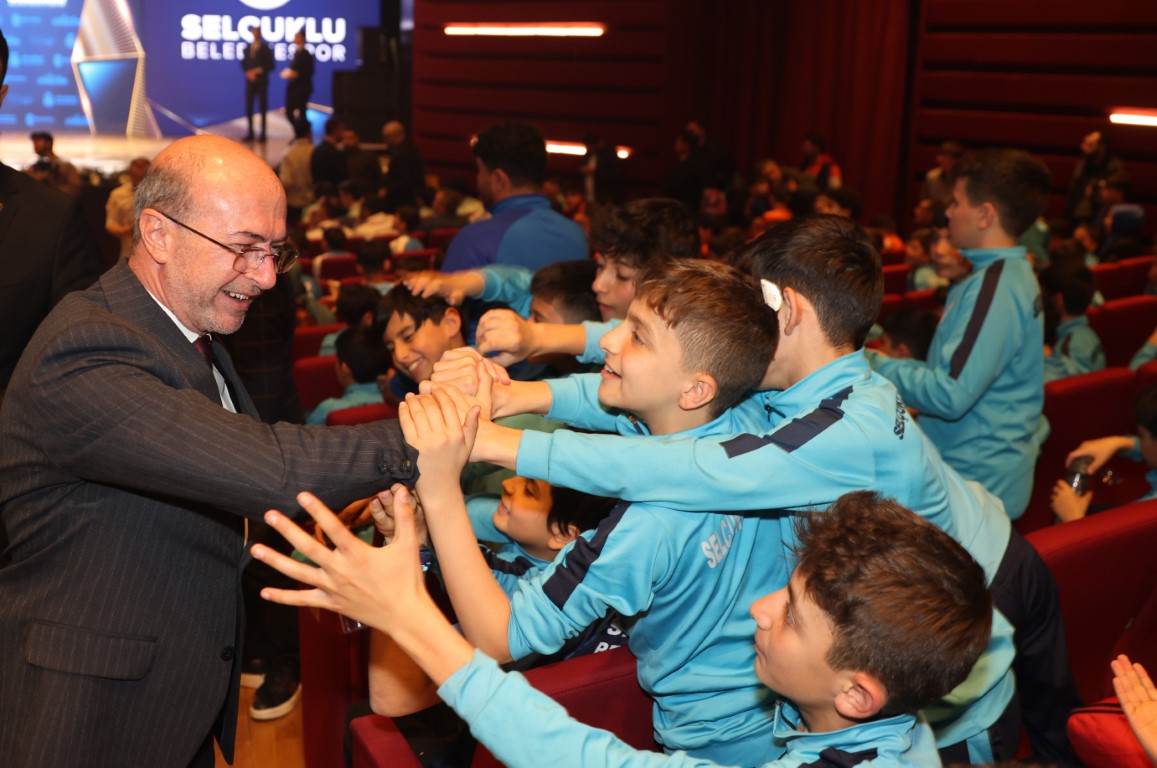 Şampiyonlar ödüllendirildi