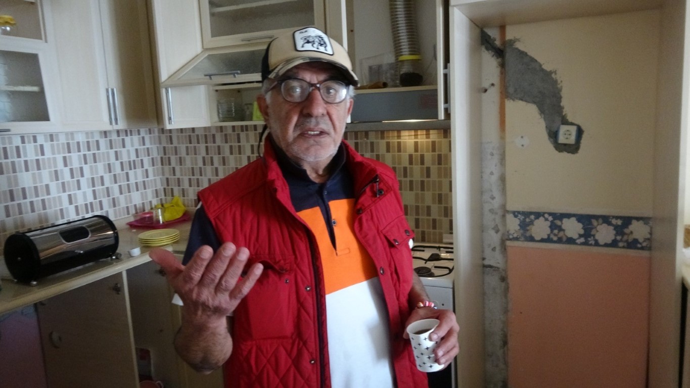 Tatil yapıp, yazlık daireleri soymuşlar