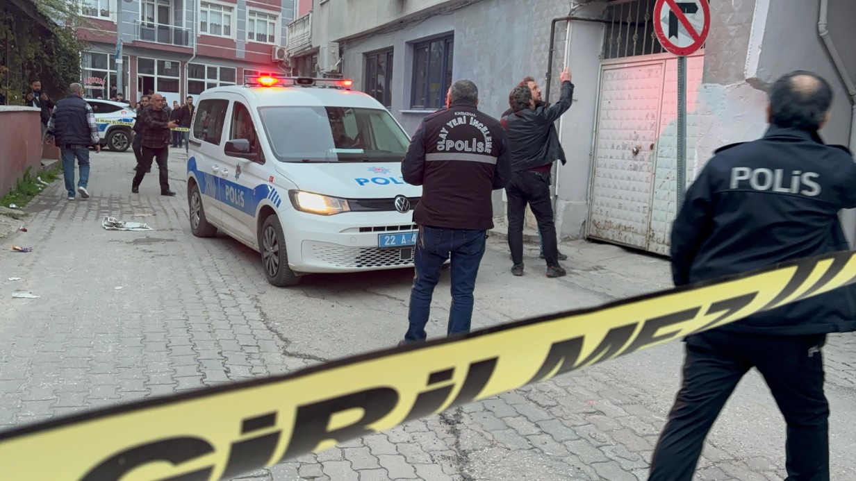 Kahvehanede çıkan kavgada kan aktı: Herkesin önünde tüfekle vurdu