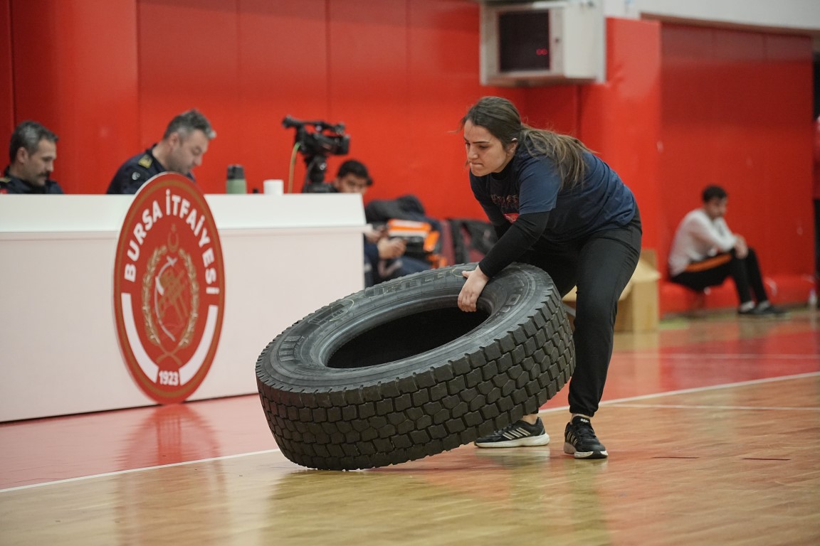 Sanki Survivor.. İtfaiye eri olabilmek için ter döktüler