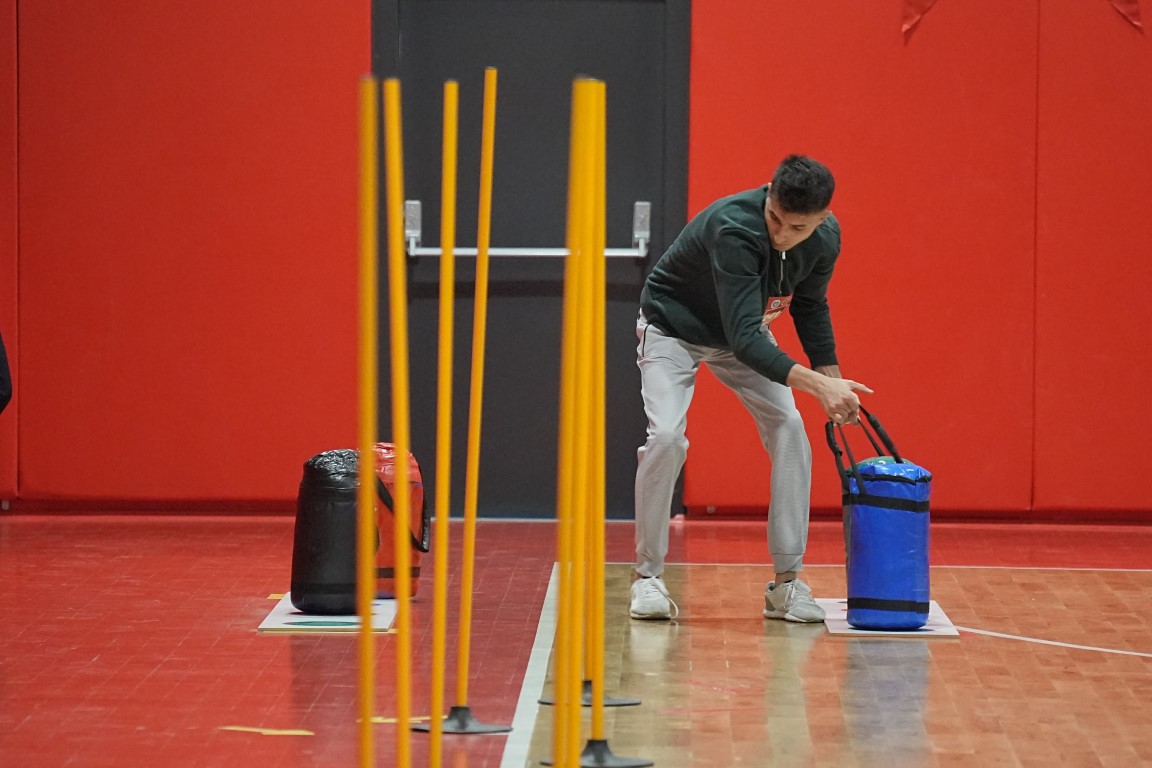 Sanki Survivor.. İtfaiye eri olabilmek için ter döktüler