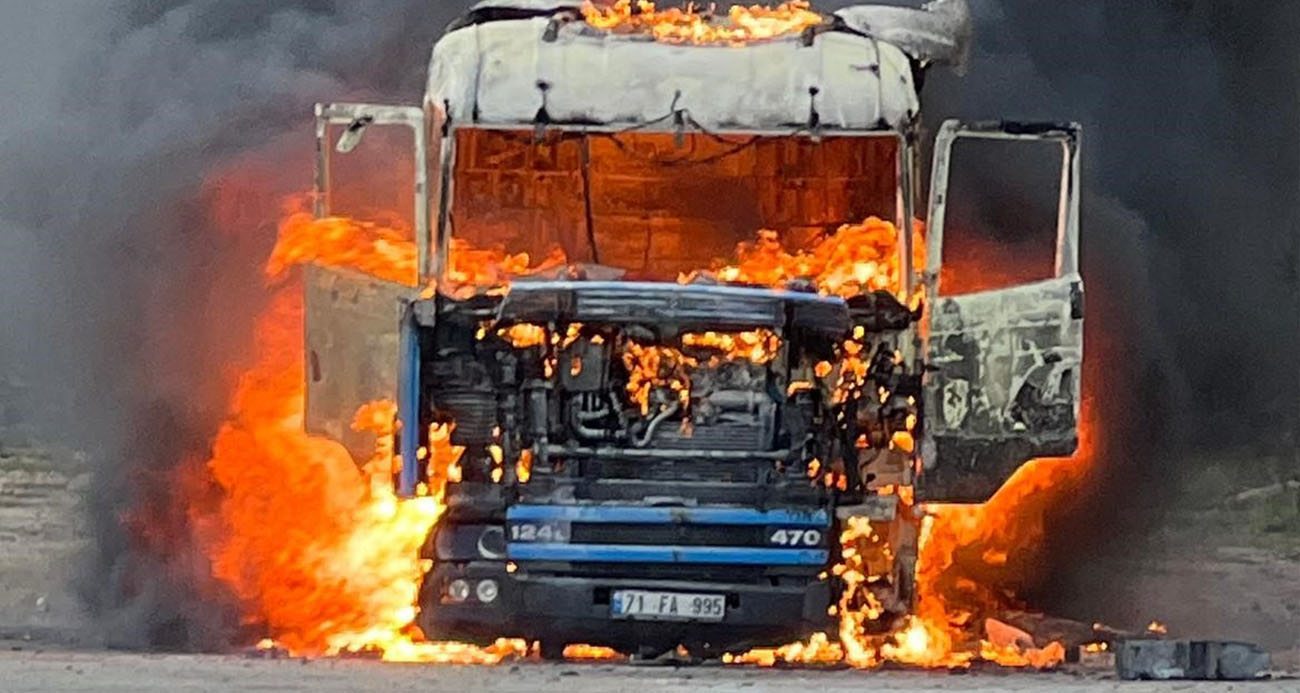 Ekmek kapısı alev alev yandı, sürücünün feryadı yürekleri sızlattı
