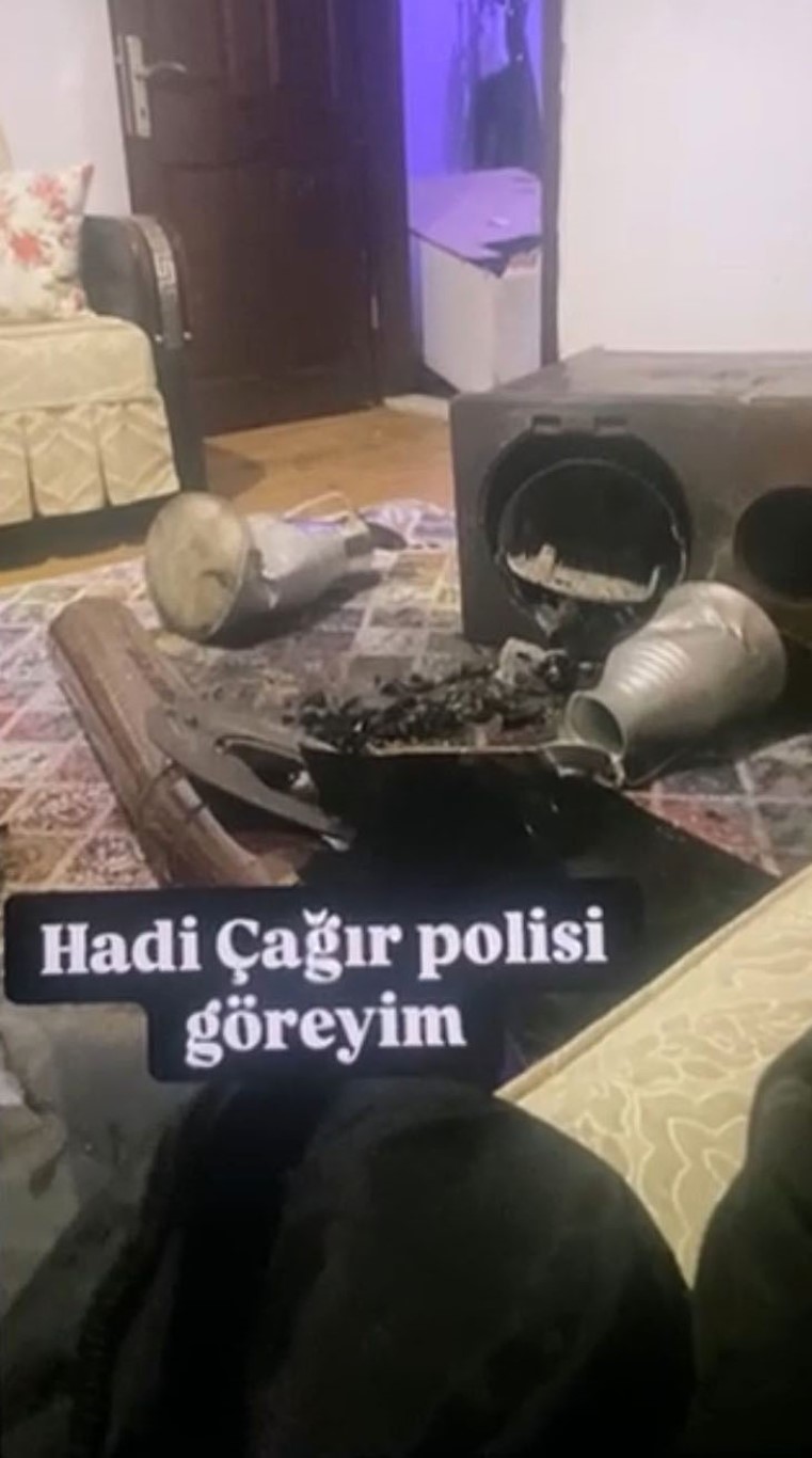 Annesine kızıp evi ateşe verdi, o anları da canlı yayınladı