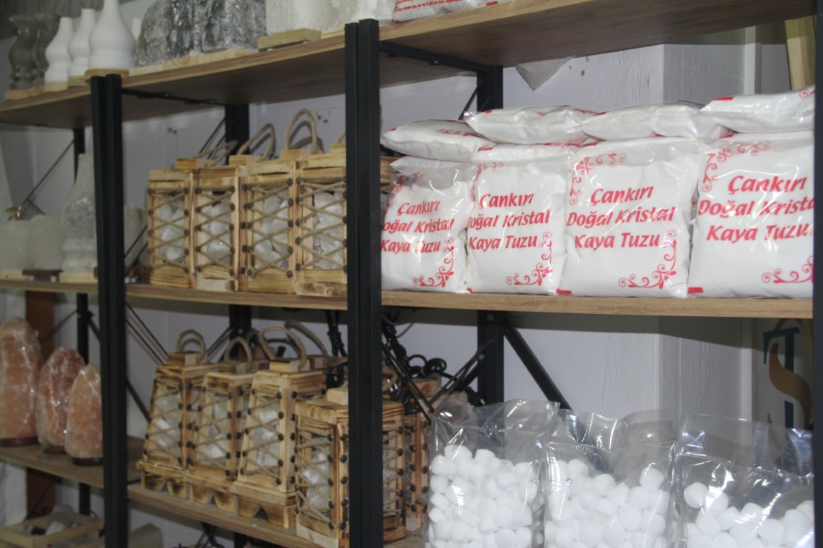 Hayalindeki işi kurdu, Çankırı kaya tuzunu Türkiye’ye pazarlıyor