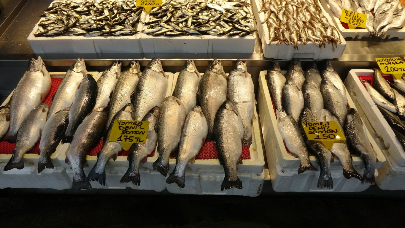 Yasak başladı, tezgâhlar onlara kaldı