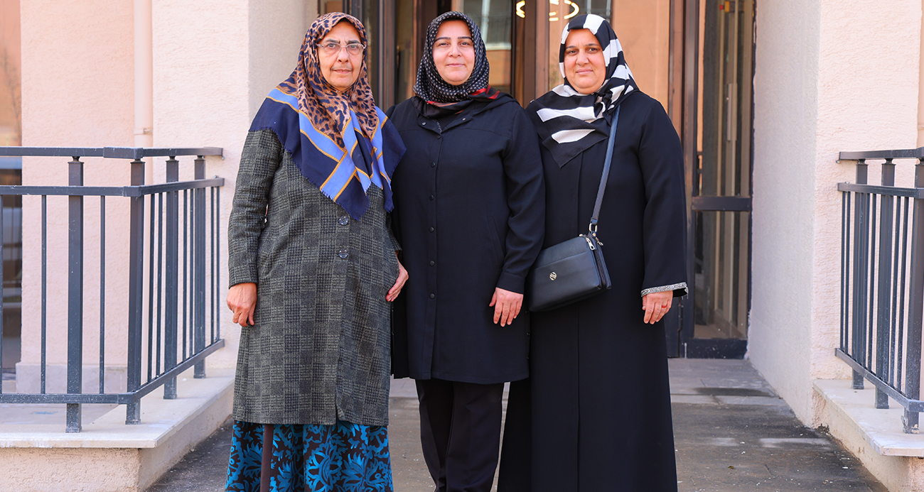 Deprem konutlarını gezenler: "Çok güzel,dört dörtlük, hoşumuza gitti"