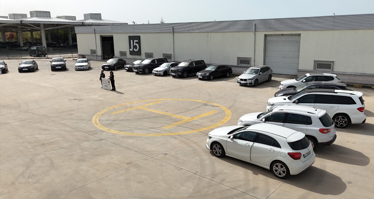 Edirne’de yüz milyonlarca lira değerinde onlarca lüks araca el koyuldu