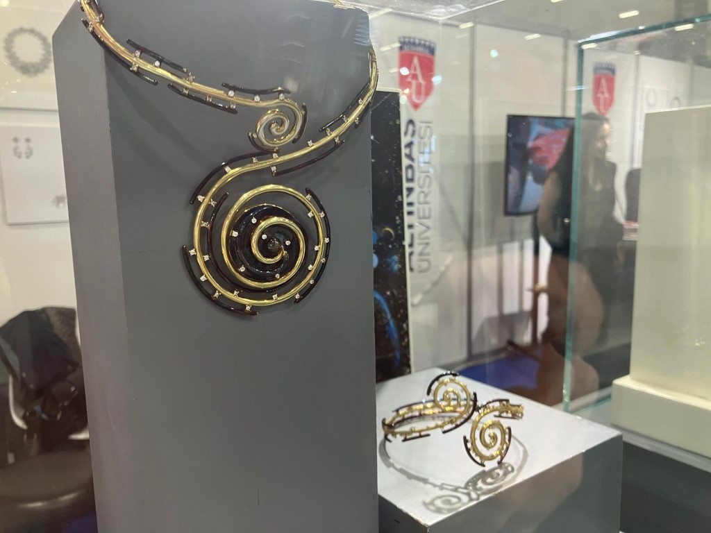 İstanbul Jewelry Show’da öğrencilerin tasarımları stantları süsledi