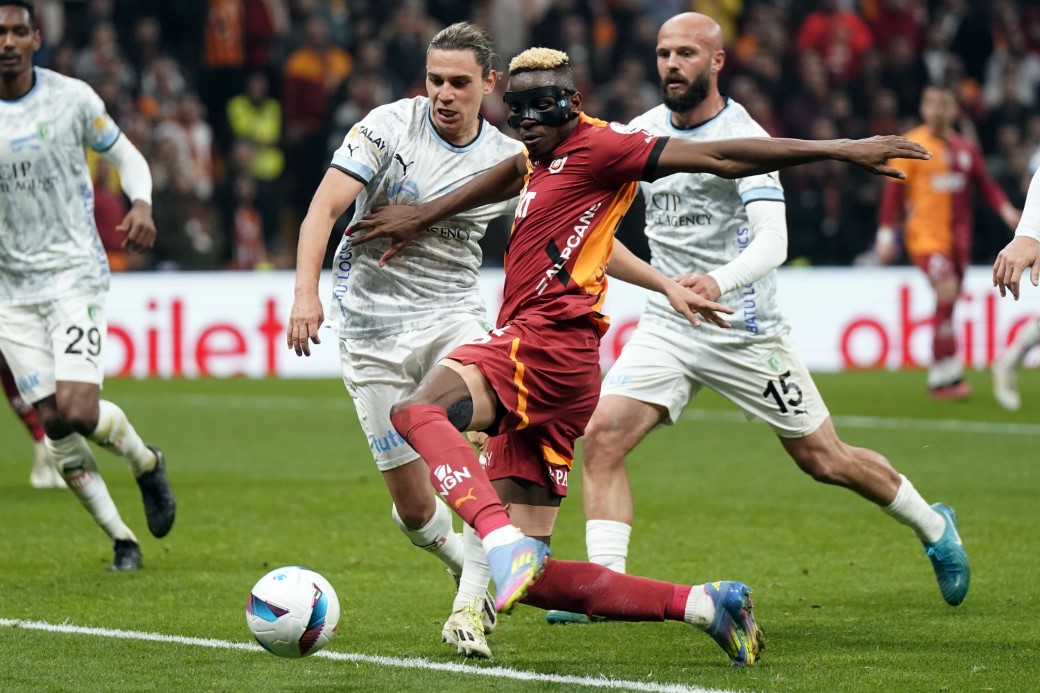 Galatasaray evindeki yenilmezliğini 15’e çıkardı