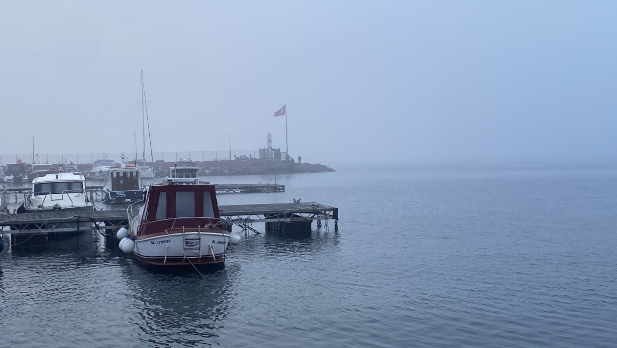 Çanakkale Boğazı sis nedeniyle transit gemi geçişlerine kapatıldı