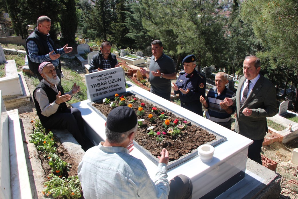 Mehmetçik Vakfı kimsesiz bağışçının mezarını yaptırdı