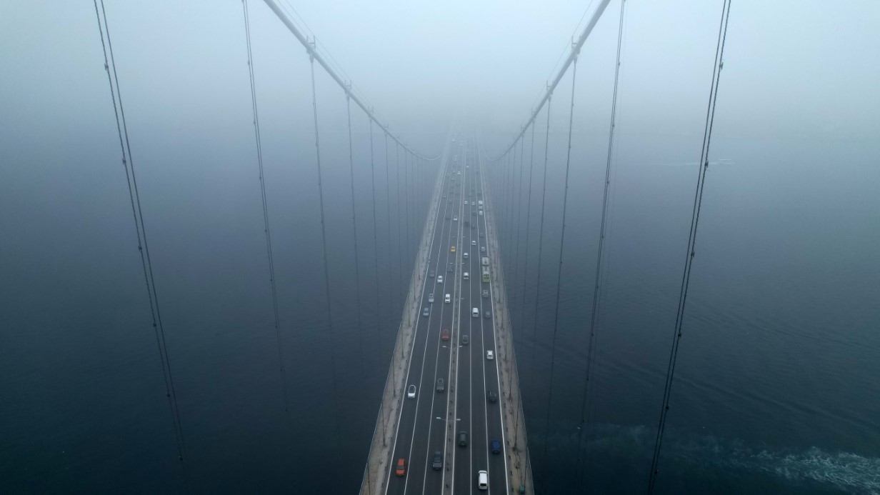 15 Temmuz Şehitler Köprüsü siste adeta kayboldu
