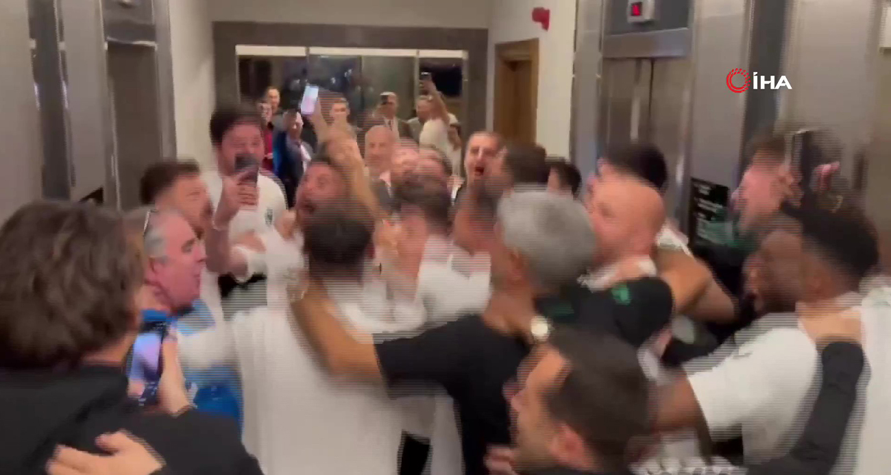 Kocaelispor, kutlamalara otelde başladı