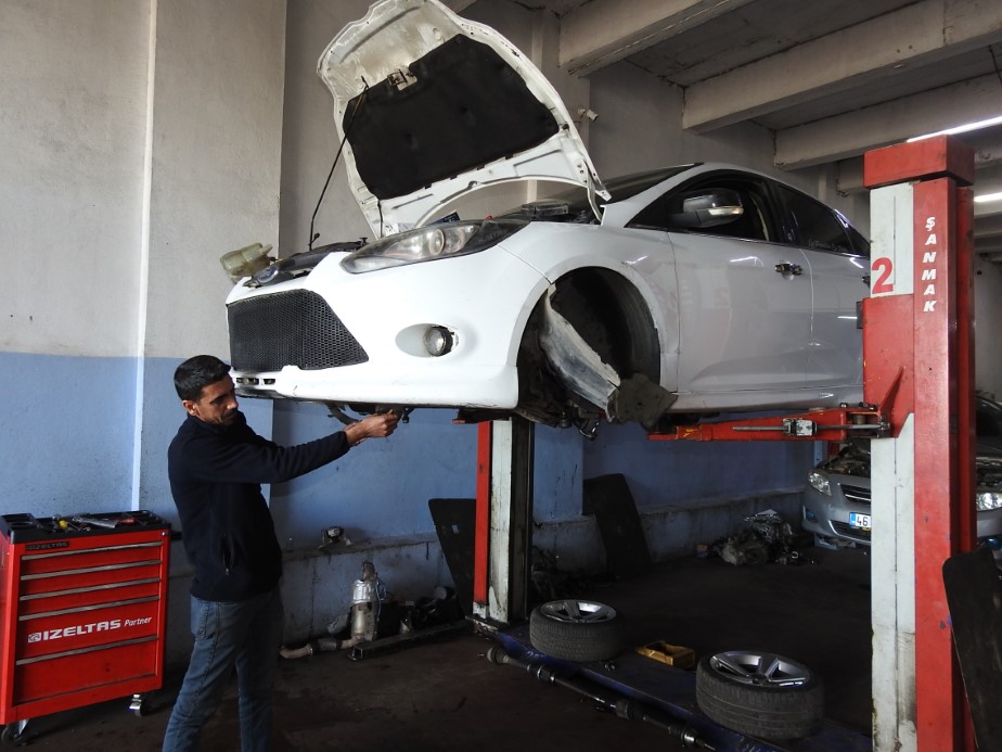 Oto tamirciler aylık 50 bin TL’ye kalifiyeli eleman bulamıyor
