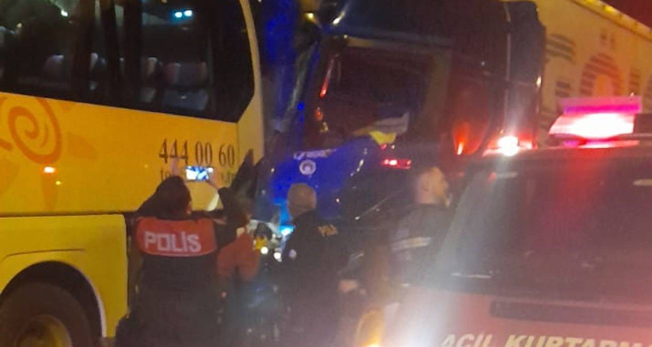 Bilecik’te öğrenci taşıyan otobüse arkadan tır çarptı: 18 kişi yaralandı