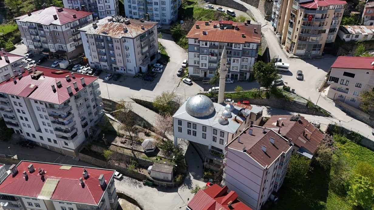 Artvin’de ’Ayaklı cami’ mimarisiyle dikkat çekiyor