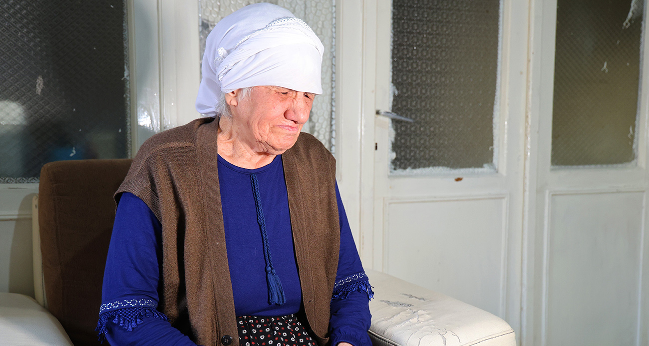 Evden çıkartılacak görme engelli Emine teyzenin gözyaşları