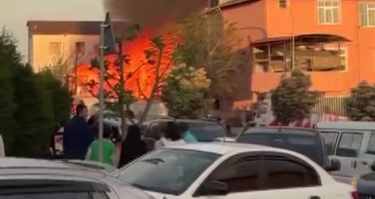 Pendik’te fabrika yangını: Ekiplerin müdahalesi sürdüyor