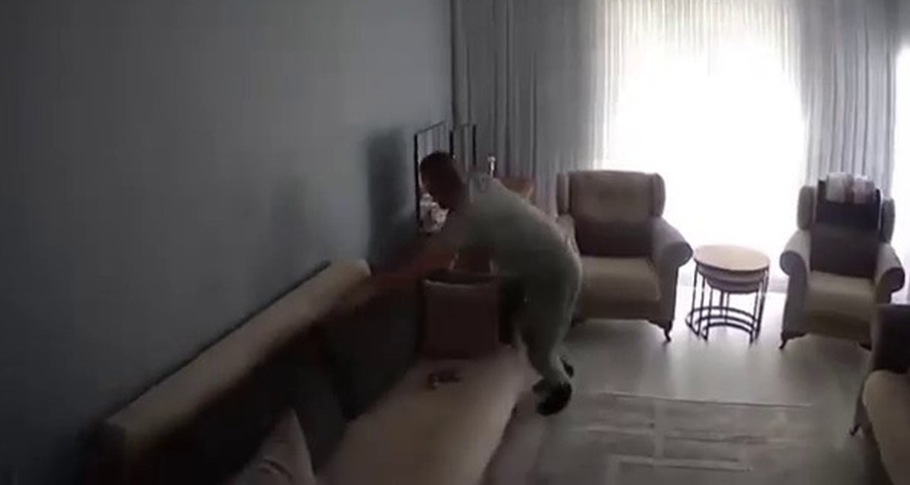 Depremden kaçış anları kameraya yansıdı
